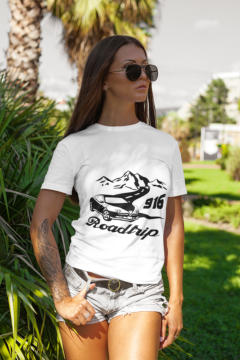 T-Shirt Roadtrip Berge, Passstraße und Roadtrip - drei Symbole der Reiselust, vereint in unserem T-Shirt-Design